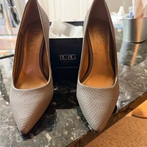 BCBG Women's Textured Gray Heels